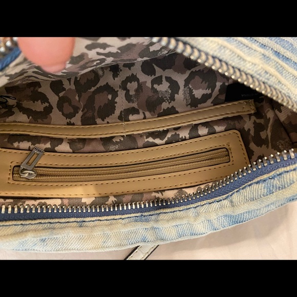 Guess Purse - Picture 5 of 5